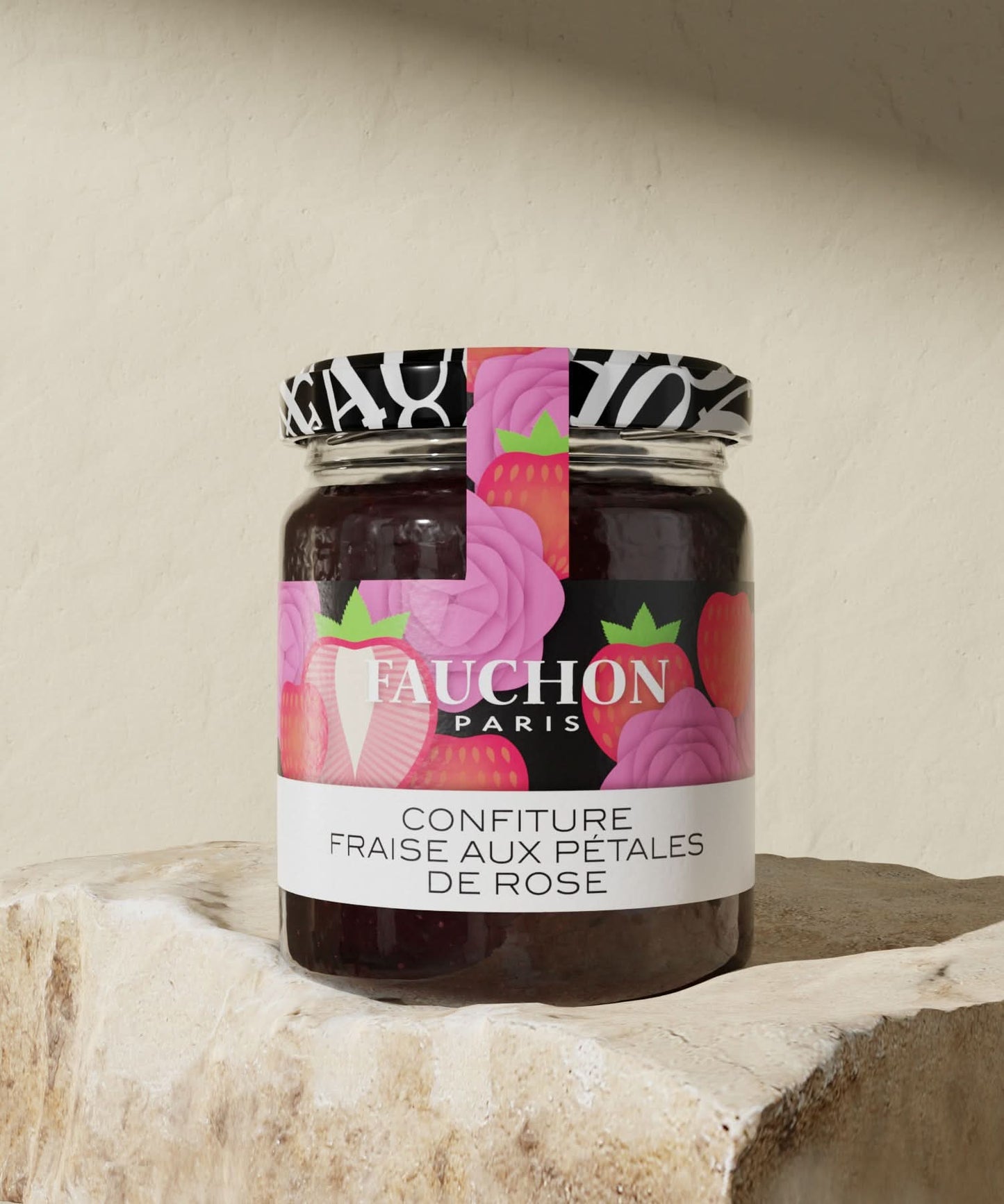 Confiture de fraise et pétales de rose