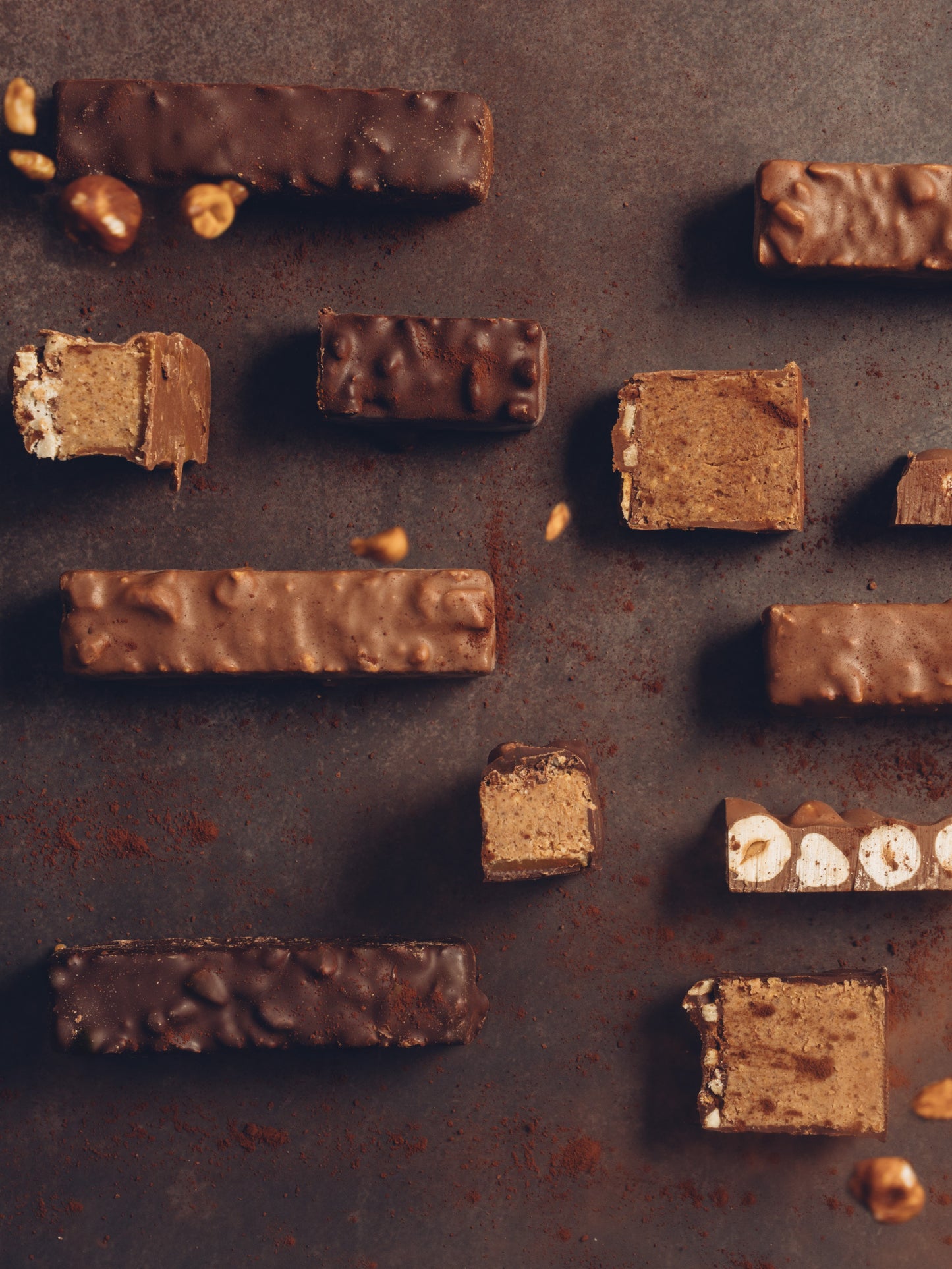 Barre de chocolat au lait praliné, cacahuète et caramel au beurre salé