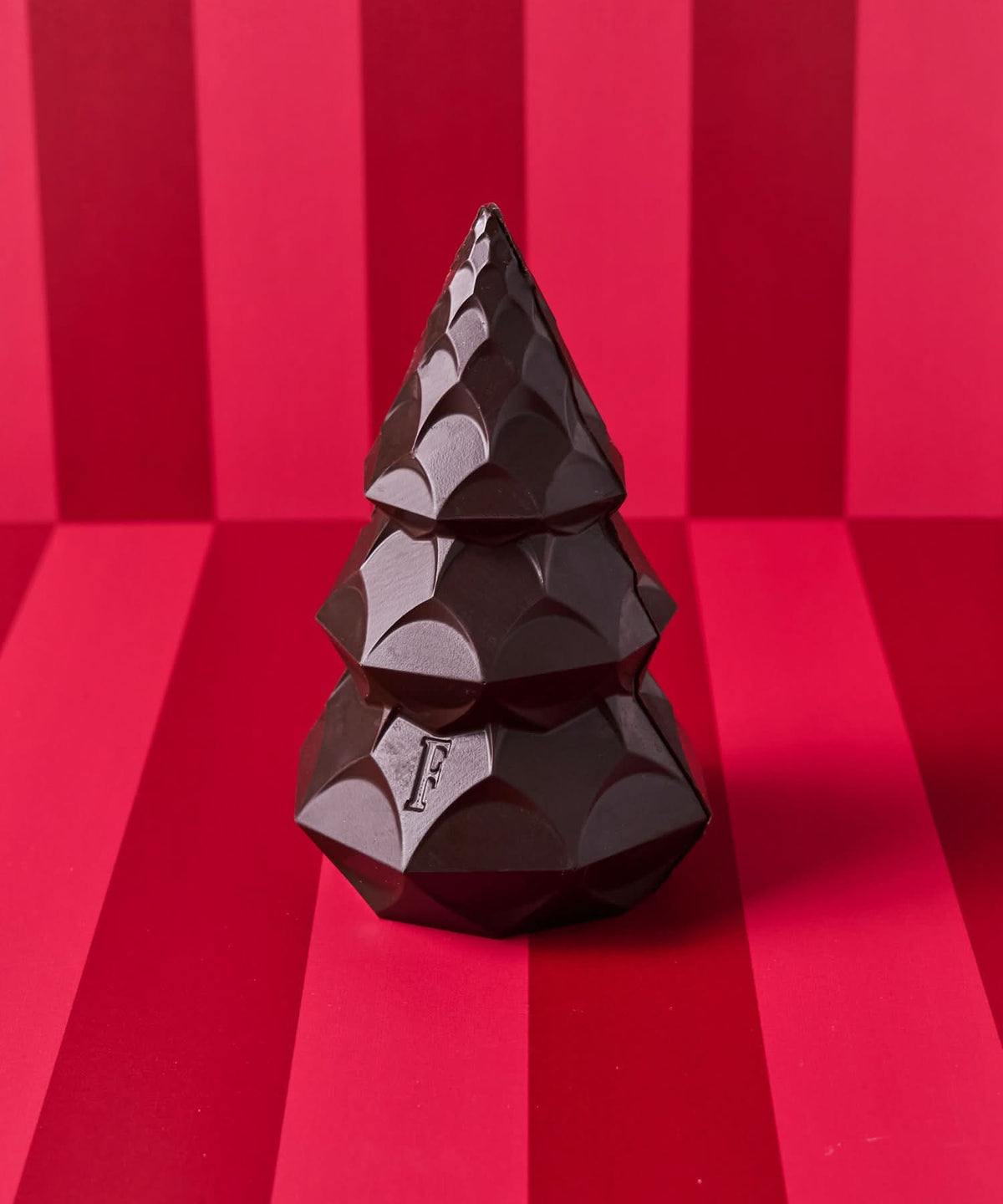 Sapin de Noël en chocolat noir 70 % et praliné à la fleur de sel de Guérande