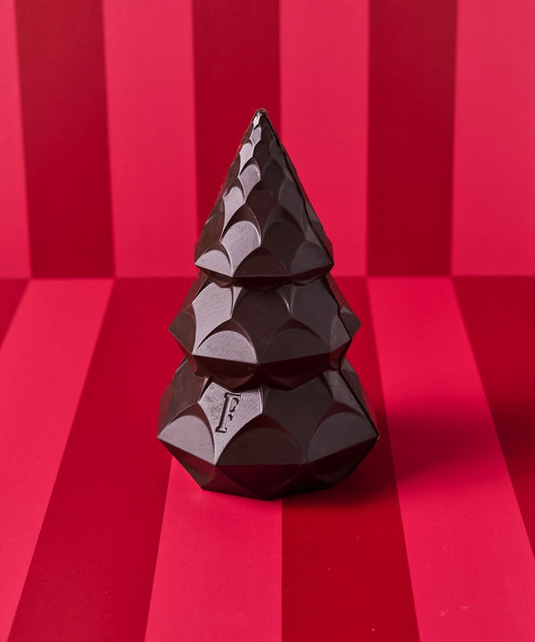 Sapin de Noël en chocolat noir 70 % et praliné à la fleur de sel de Guérande